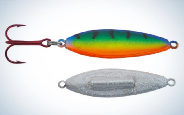 Il Silver Streak Rattle Streak Spoon è una delle migliori esche per la pesca sul ghiaccio.