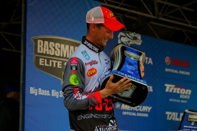 Brandon Cobb bassista