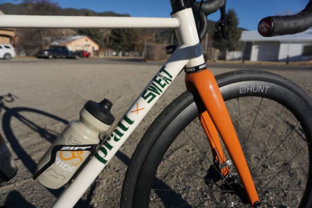 Pratt Frameworks x LA Sweat vista laterale gara