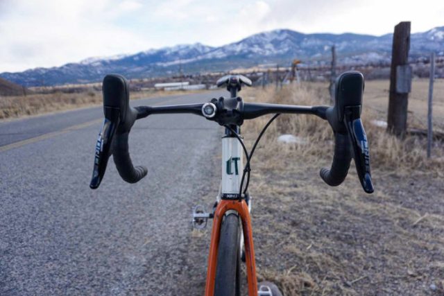 Bici da corsa Pratt Frameworks x LA Sweat, vista frontale